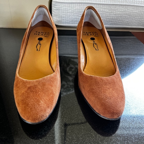 Tanya Heath "Sabine" Noisette Suede pumps with 2 set of heels. - Picture 6 of 14
